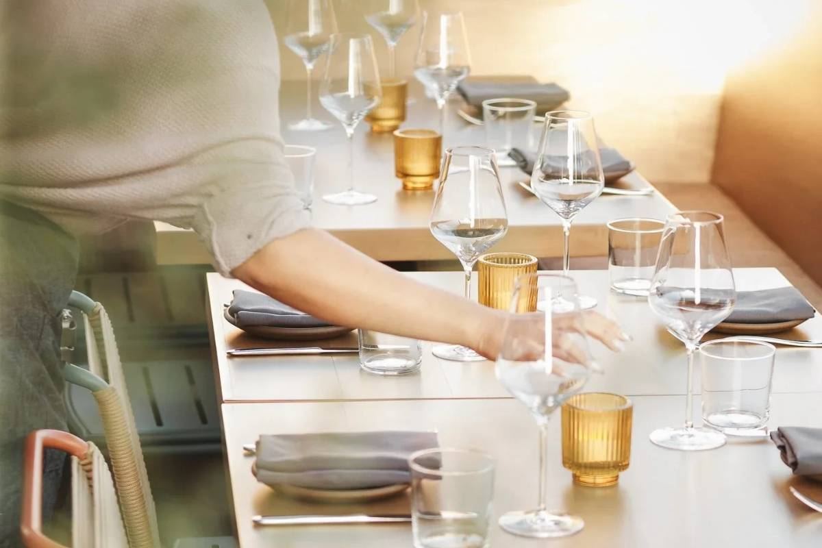 Top restaurants in Long Beach, California, that offer waterfront views and a variety of local cuisines