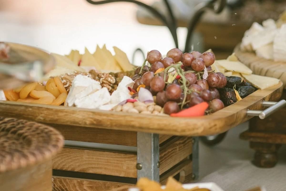 Best restaurants in Sonoma, California, in the vicinity of the historic Sonoma Plaza featuring outdoor dining and wine country cuisine