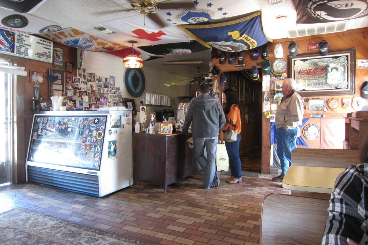 Hip Pocket Deli restaurant in Warrington, Florida