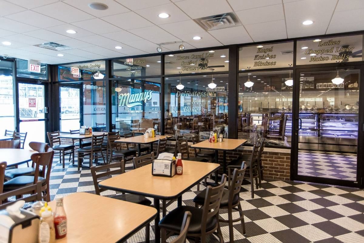 Manny's Cafeteria & Delicatessen restaurant in Chicago, Illinois