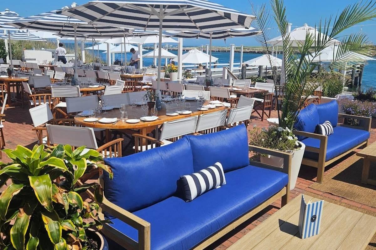 Best Montauk restaurants with water-view dining, fresh fish, local cuisine, and coastal scenery in Montauk, New York