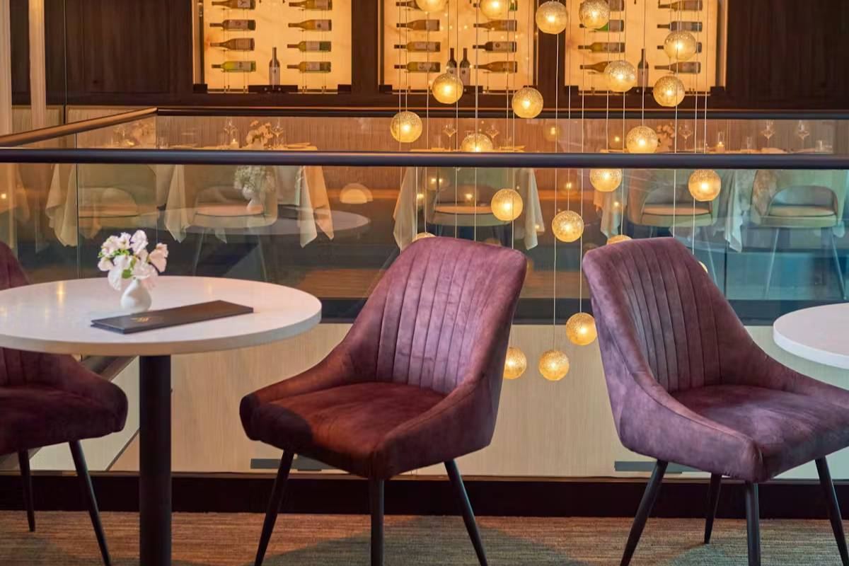 Best restaurants in Southampton, NY, including popular restaurants, seafood, Italian cuisine, brunch, and Main Street restaurants.