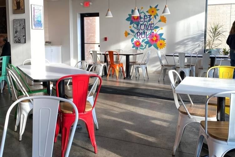 Best restaurants in Syracuse, New York that serve local specialties, Italian cuisine, barbecue, seafood, brunch, and international food